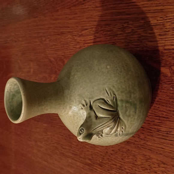 Novica Collection Celadon Stoneware Tree Frog Bud Vase Indonesia No Lower Price - Picture 3 of 5